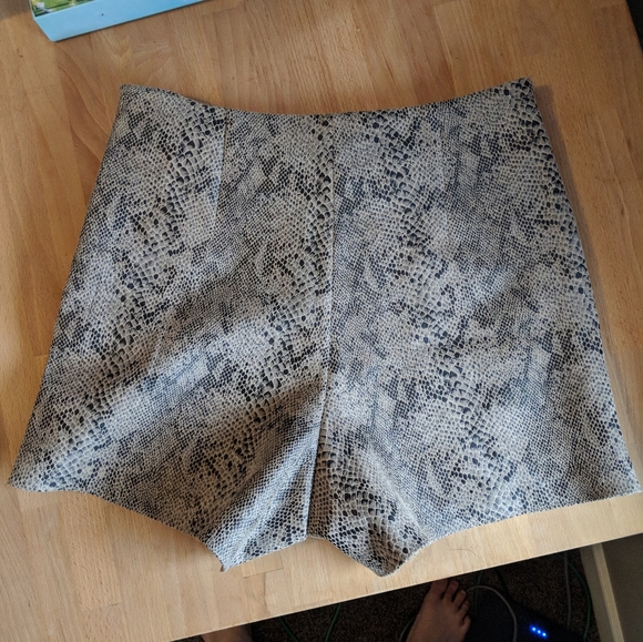 Zara Snakeskin Print Skort - Picture 4 of 4